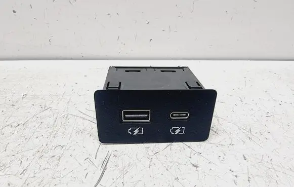 Nissan Qashqai J12 USB socket connector 253316UA0B