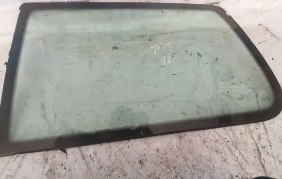Volkswagen Golf IV Rear side window