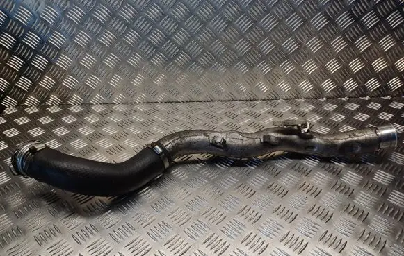 Toyota Avensis T270 Intercooler hose/pipe 081024