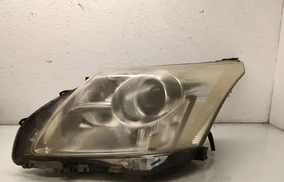 Toyota Avensis T270 Headlight/headlamp 8116605310