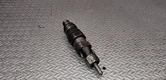 Peugeot 406 Fuel injector KCA17S42