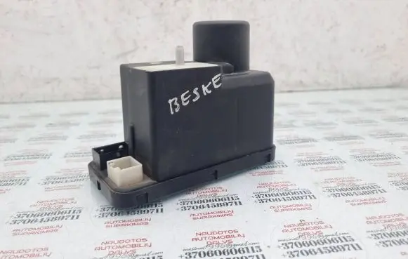 Audi 80 90 S2 B4 Central locking vacuum pump 4A0862257C