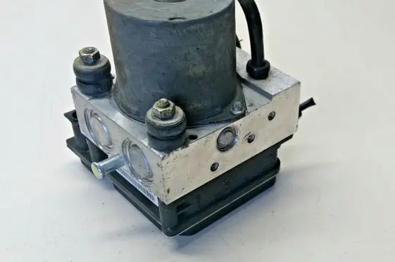 Hyundai Santa Fe ABS Pump 589102B850