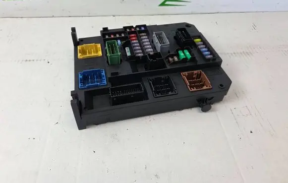 Citroen C4 II Picasso Fuse module 9806687980 S180204004B BSIQ0401