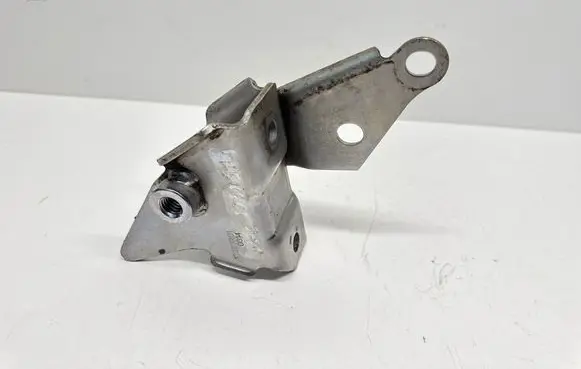 Peugeot 308 Engine mounting bracket 9673586080