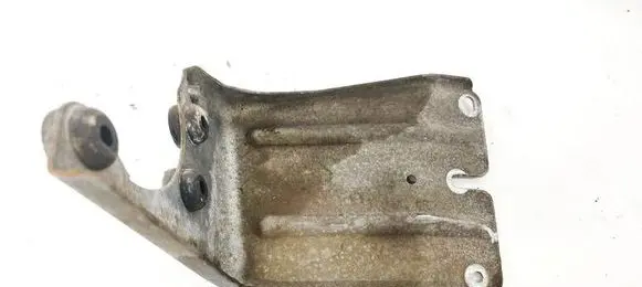 Volvo S60 Engine mounting bracket 