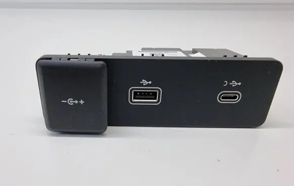 Jaguar F-Pace USB socket connector L8B219E110CC