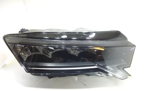Skoda Octavia Mk4 Headlight/headlamp 5E4941010 0301134232AA LE22A6497