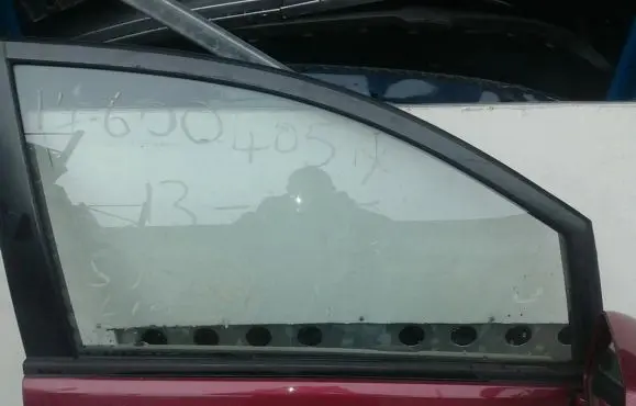 Suzuki Liana Front door window glass four-door
