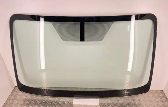 Nissan Navara D23 Front windscreen/windshield window 