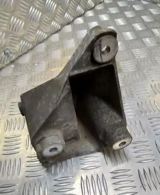 Nissan Juke I F15 Gearbox mounting bracket