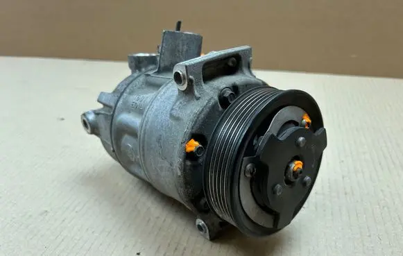 Volkswagen PASSAT B6 Air conditioning (A/C) compressor (pump) 1K0820808B