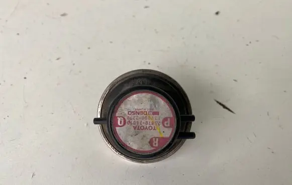 Toyota Camry Valve vacuum 2587074090