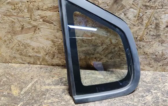 KIA Venga Rear side window