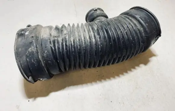 Chrysler 300M Air intake hose/pipe b01sae