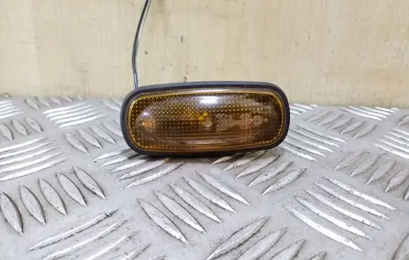 Land Rover Freelander Front fender indicator light