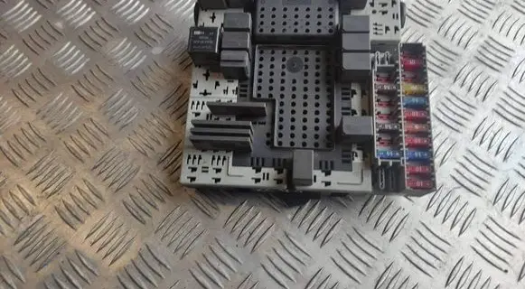 Volvo S60 Fuse module 08679899 02W335 08696098