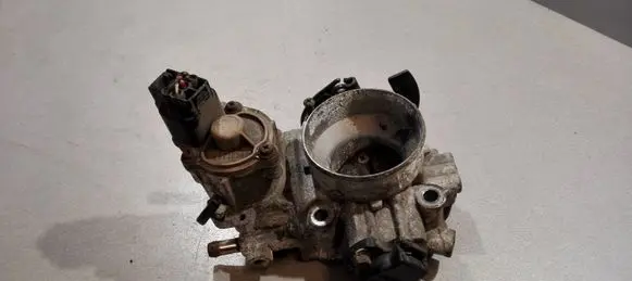 Mitsubishi Colt Throttle valve E9T15297