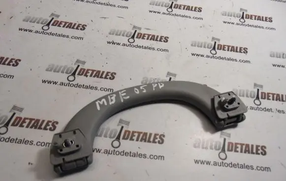 Mercedes-Benz E W211 Front interior roof grab handle A2118100051