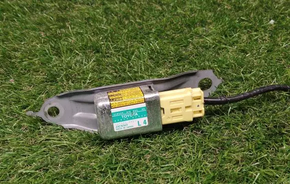 Toyota Prius (XW20) Airbag deployment crash/impact sensor 8983447020
