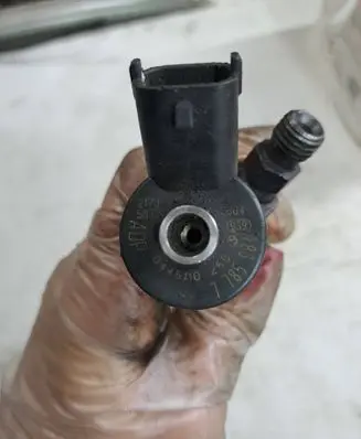 BMW 5 E39 Fuel injector 0445110266