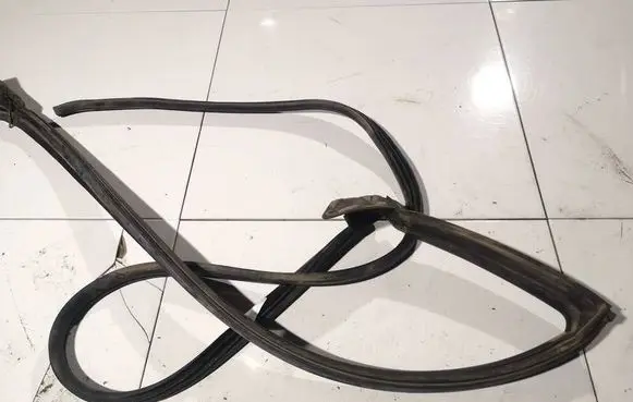 Hyundai Tiburon Rubber seal front coupe door 