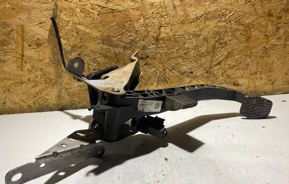 Volvo V50 Clutch pedal 30723570