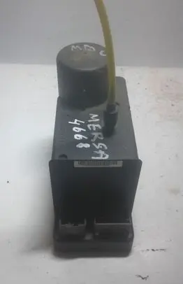 Mercedes-Benz C W202 Central locking vacuum pump 2028001048 0132006344