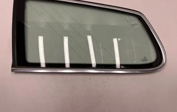 Volkswagen PASSAT B7 Rear side window 43R000261 E000251