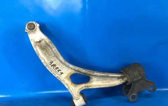 Ford Focus Front lower control arm/wishbone BV6Z3079G