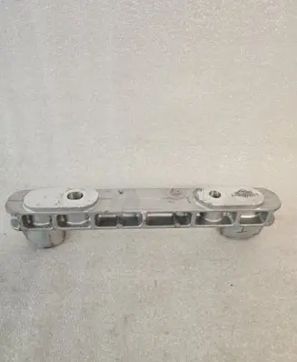 Engine mounting bracket
