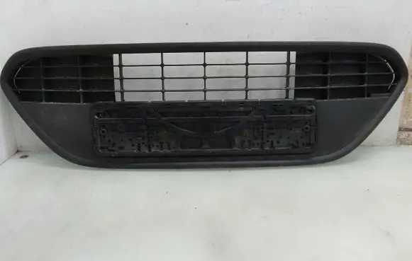Ford Focus ST Front bumper upper radiator grill 8M5117B968A