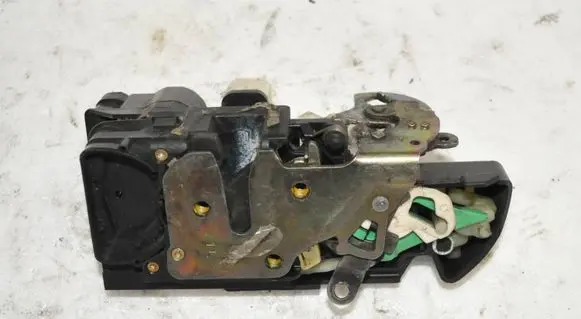 Opel Frontera B Rear door lock 16634325 15998B6 1663756