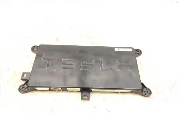 Tesla Model X Door control unit/module 104390010D