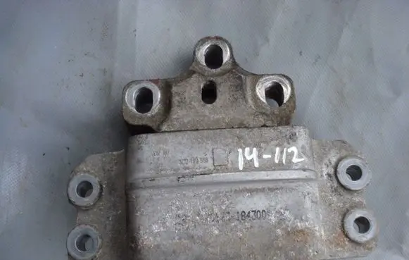Volkswagen PASSAT B6 Engine mount bracket 3C0199555 14112