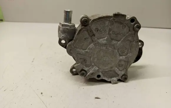 Audi A4 S4 B8 8K Vacuum pump 03L145100 03L145100F