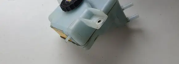 Toyota Yaris Brake fluid reservoir 