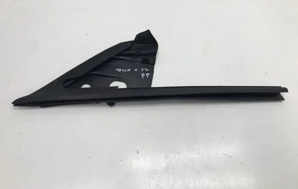 Tesla Model Y Front door windshield rail 150006700B