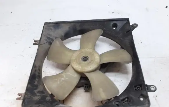 Mitsubishi Galant Radiator cooling fan shroud
