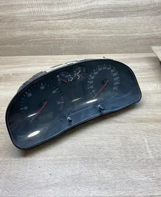 Volkswagen PASSAT B5 Speedometer (instrument cluster) 3B1919880G