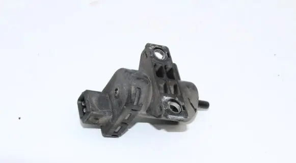 Nissan X-Trail T31 Engine mount vacuum valve 