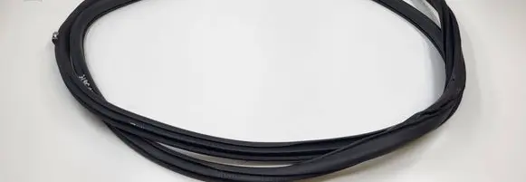 Nissan Leaf I (ZE0) Front door rubber seal