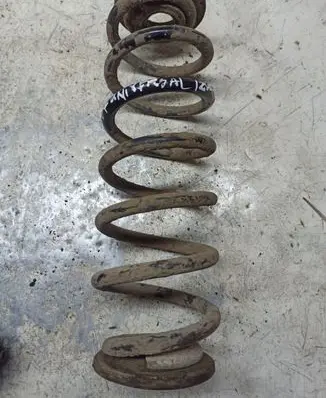 Volkswagen PASSAT B7 Rear coil spring