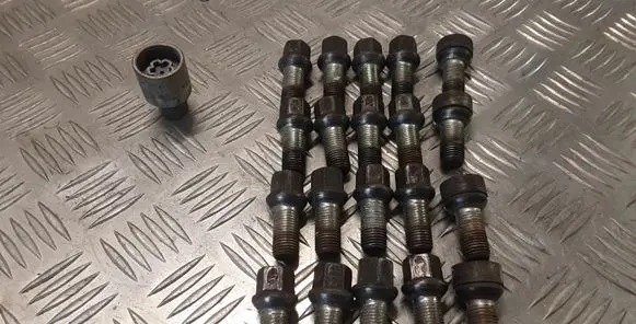 Audi A6 S6 C7 4G Nuts/bolts 
