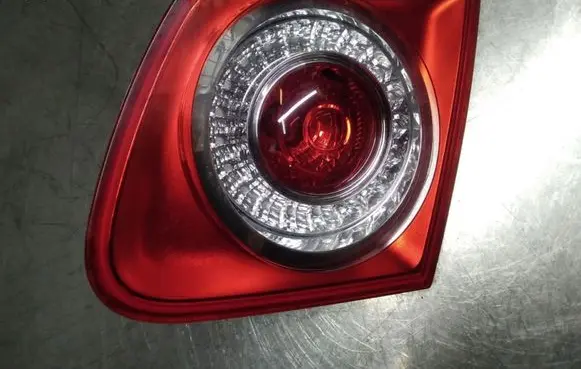 Volkswagen Jetta V Tailgate rear/tail lights 1K5945094 983152