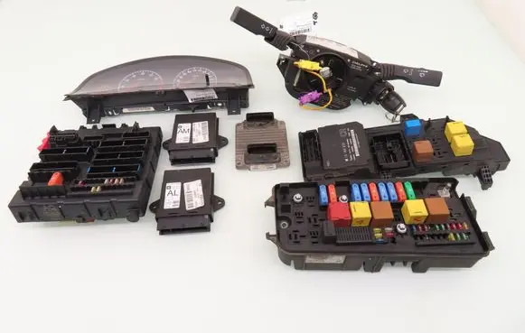 Opel Vectra C Engine control unit/module ECU 13159801BQ 12223640 13132475GL