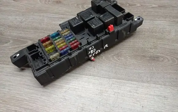 Volvo S80 Fuse module 8678449 518828009