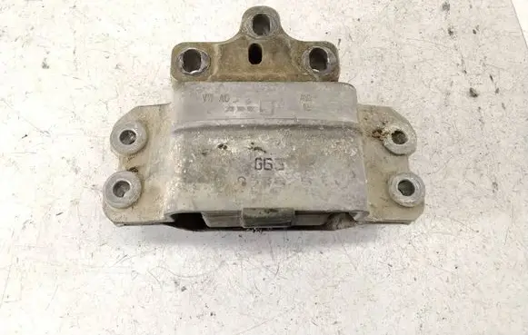 Volkswagen PASSAT B6 Engine mount bracket 3C0199555