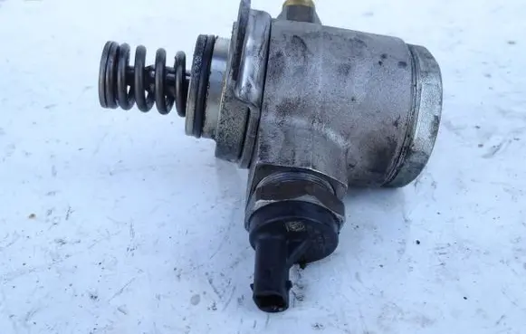 Volkswagen Scirocco Fuel injection high pressure pump 03C127026C
