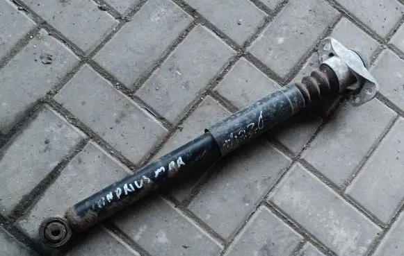Volkswagen Jetta V Rear shock absorber/damper
